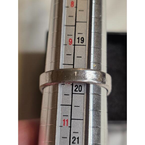 Sterling Silver Ring With Red Stone Size 11 - Picture 3 of 8